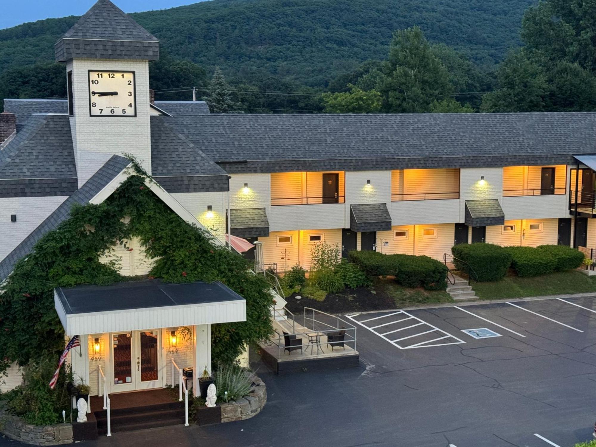 The Black Mountain Inn Brattleboro Exterior foto